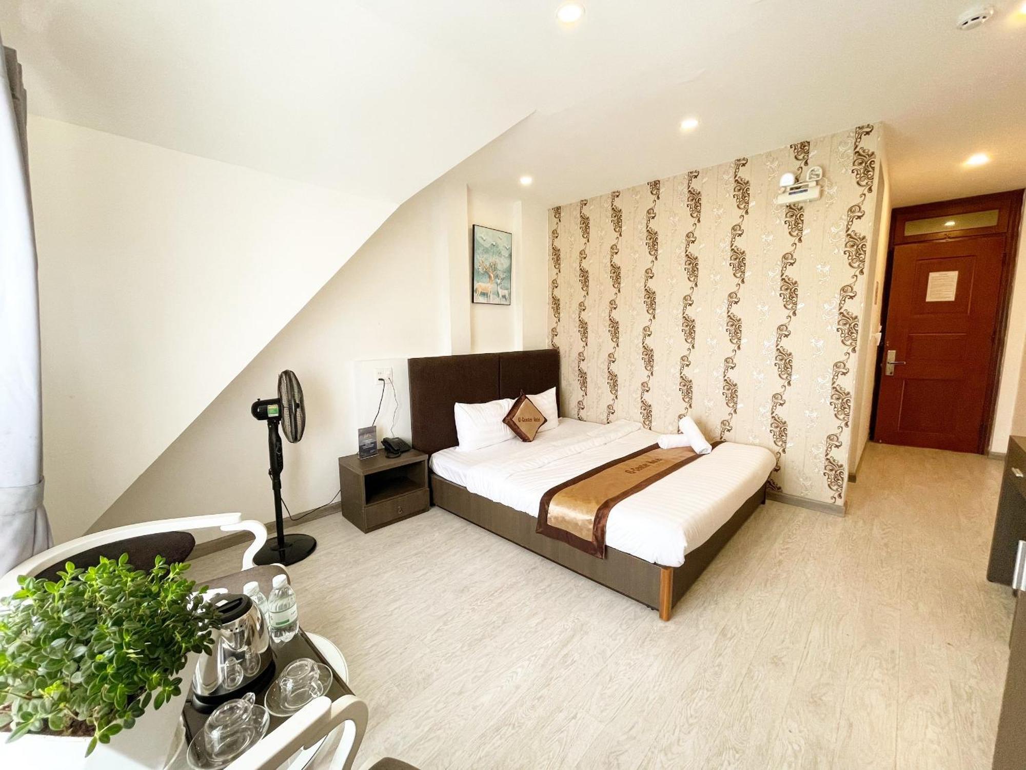 Q-center Hotel 2*