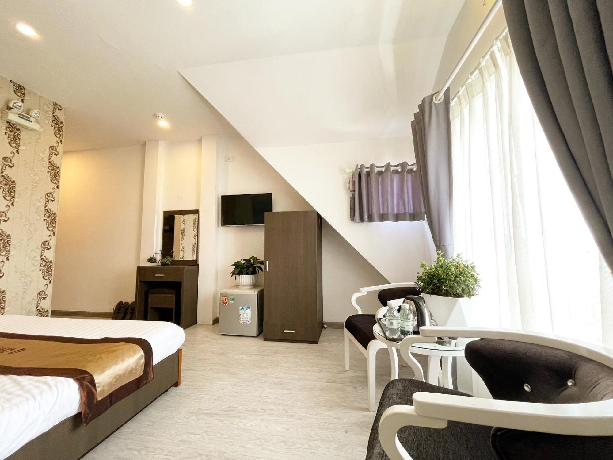 Q-center 2*